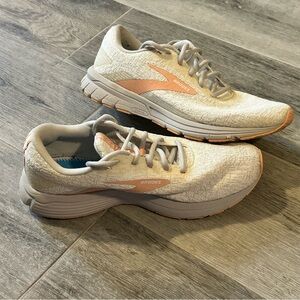 Brooks Shoes Signal 3 Womens
9.5 B White Gray Running
Sneakers Gym 1203491B196